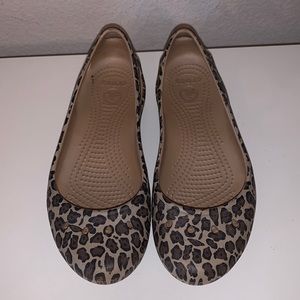 Crocs women’s leopard print shoes size 6